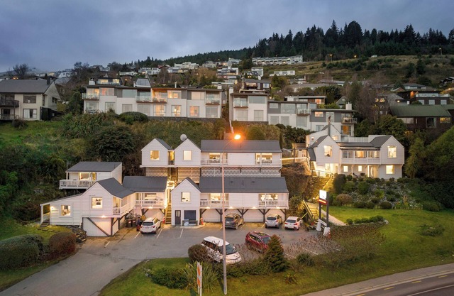 Lakeview Colonial Motel