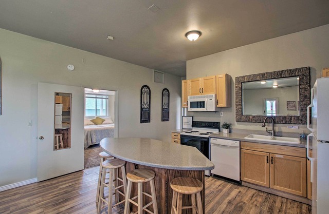 ¡NUEVO! Lakeview Condo por Bear Lake, 6 Mi a N. playa