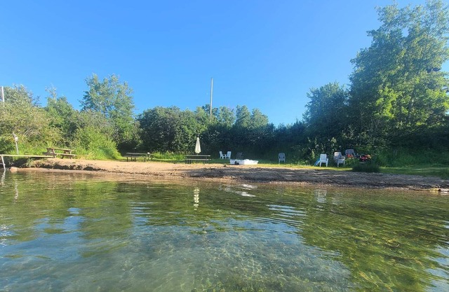 Lakeview Cottage 1 min to Sandy Beach