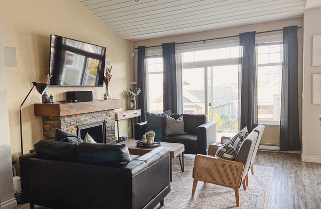Lakeview Cottage! Lots of room for the whole family!