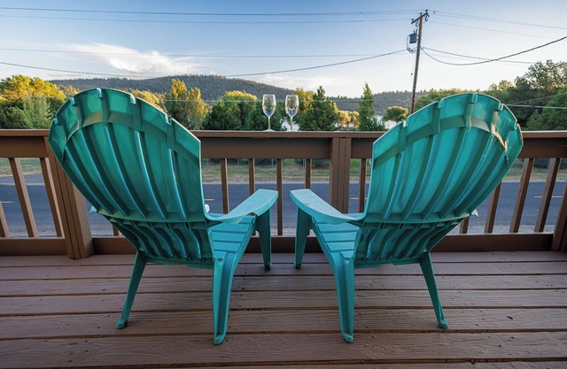 Lakeview Haven House in Klamath Falls - Family-sized house with board game