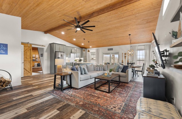 Lakeview Hideaway