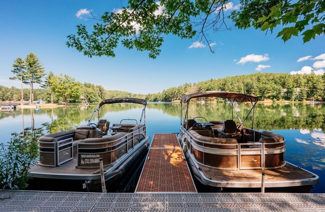 Lakeview King Suite-Arbutus-Pontoon Rentals!
