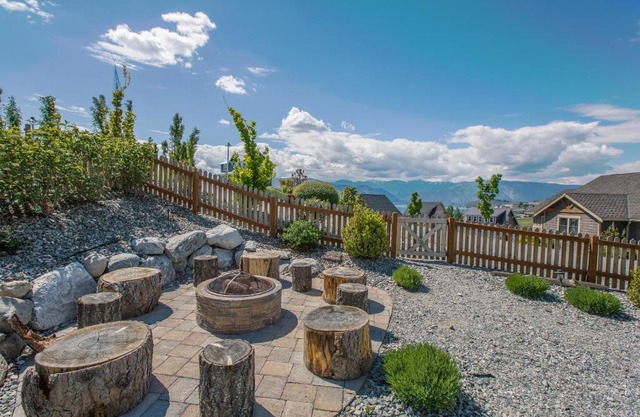 LakeView Landing #16 with Carriage House