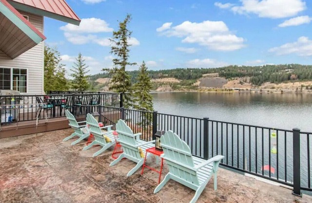 Lakeview Retreat- Waterfront, Private dock, amazing views!