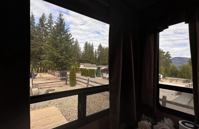 Lakeview RV Steps from the Lake!