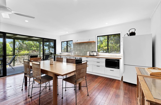 Lakeview – Your Quintessential Lakeside Retreat