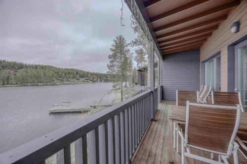 LakeVillas B4 - sis 4 kpl hissilippuja