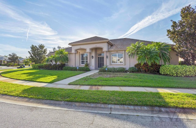 Lakewood Ranch Getaway–Spacious 3BR Home with Den: Silverado Circle by RVA