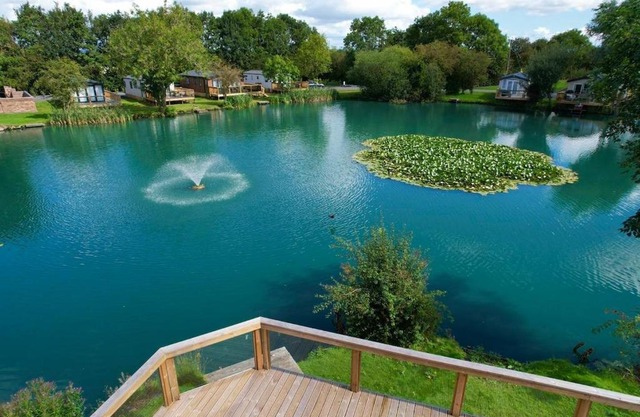 Lakewood Retreat- Brickyard Lakes