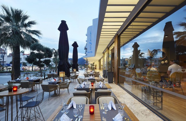 Lalila Blue Suites