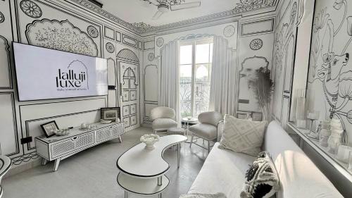 Lalluji Luxe