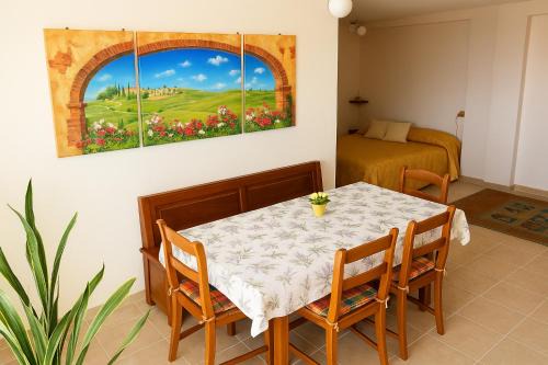 LaLo Holiday House