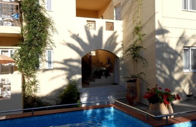 Lambrinos Suites