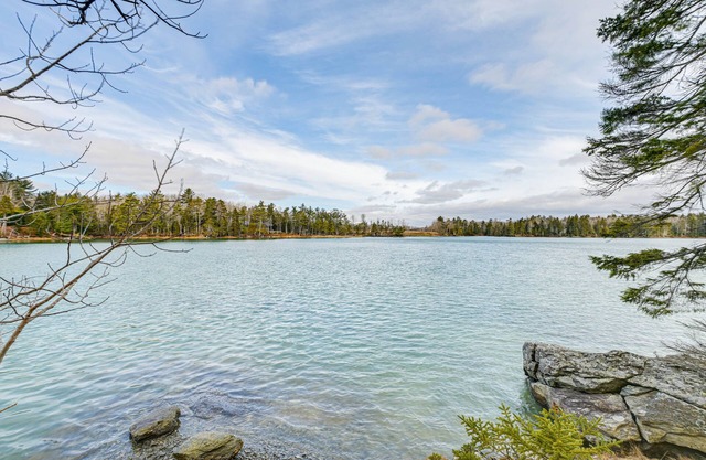 Lamoine Cabin w/ Deck ~ 16 Mi to Acadia Nat’l Park