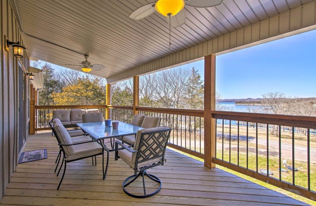 Lampe Retreat w/ Pool Access - Walk to Lake!
