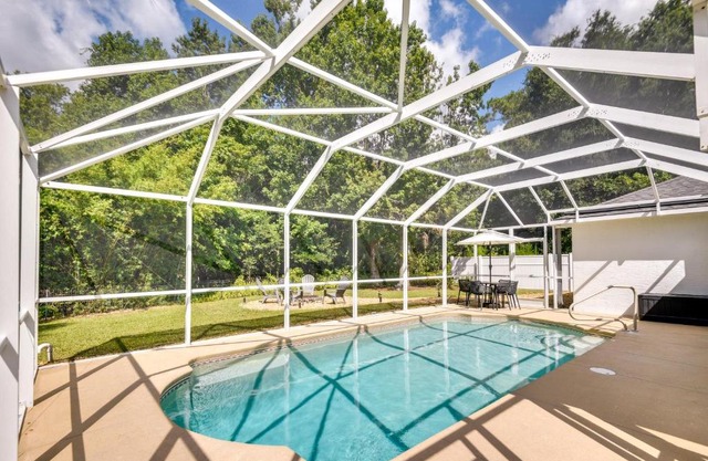 Lanai and Fire Pit Peaceful Palm Coast Home!