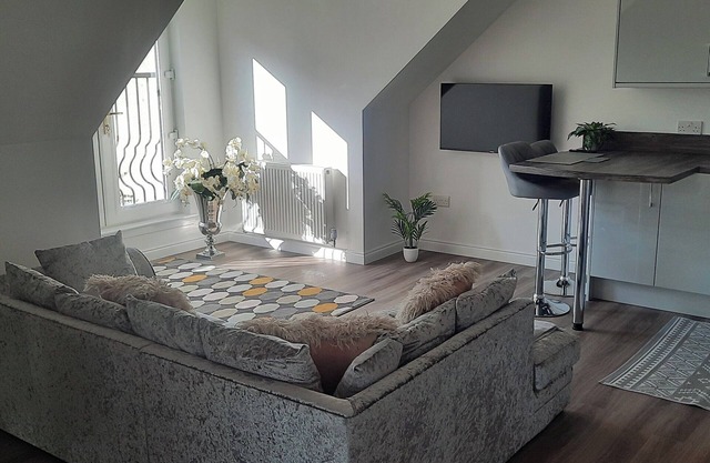 Lanarkshire Apartment- Views- Sleeps 4- Balcony
