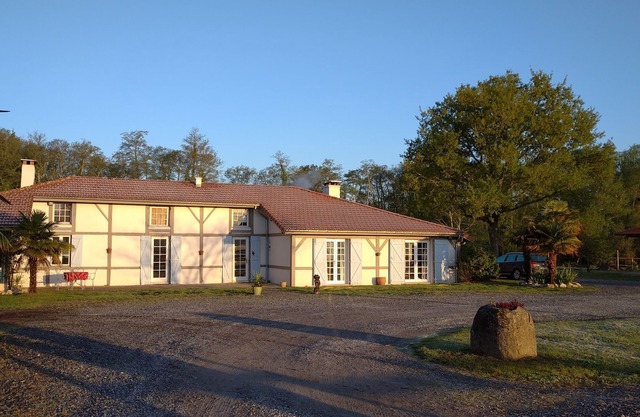 Landaise house on the edge of the forest, equestrian facilities available