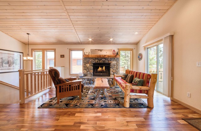 Landfall on the N. Shore by Tahoe Getaways- Fenced Yard, Walk to Lake