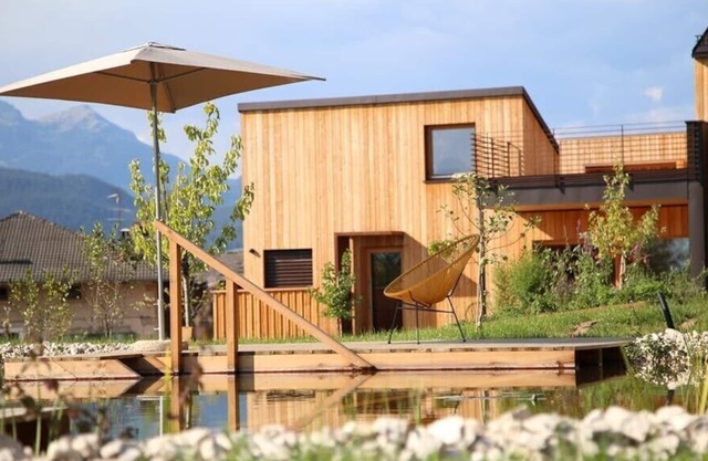 Landhaus Silene: casa de madera nueva + moderna con gran jardín natural y estanque de natación