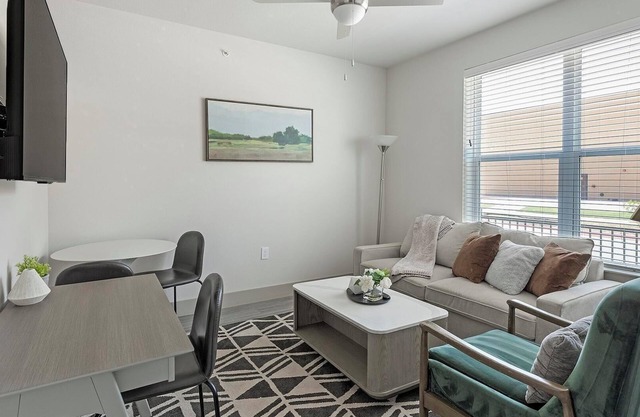 Landing | Chic 1BD, Clubhouse, Pool