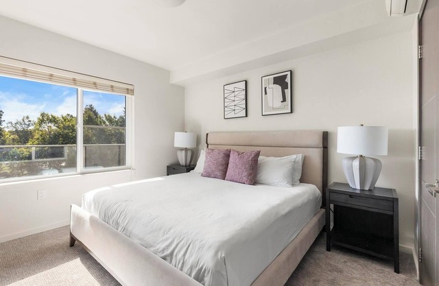 Landing | Beautiful 1BD, Pool, Courtyard