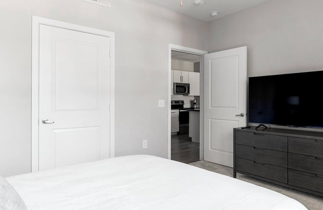 Landing | Stylish 1BD, Pool, Clubhouse