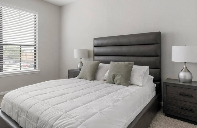 Landing | Modern 1BD, Pool, Gym