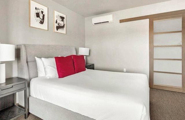 Landing | Beautiful 2BD, Courtyard, Gym