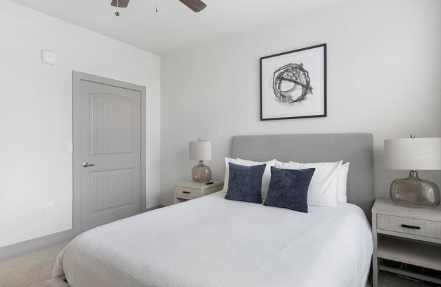 Landing | Stunning 2BD, Gym, Pool