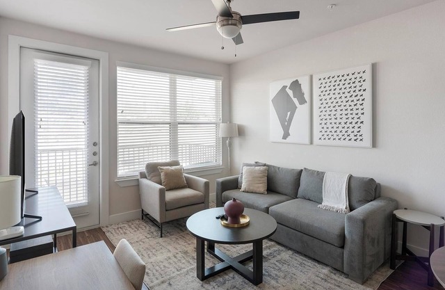 Landing at La Tierna - 2 Bedrooms in Northwest ...