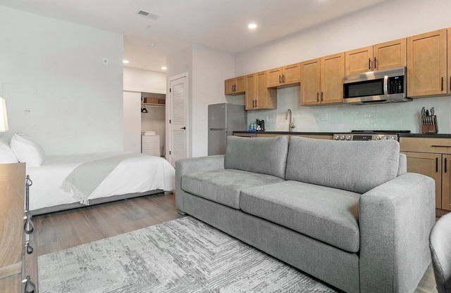 Landing | Amazing Studio, Gym, Rooftop Lounge