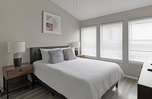 Landing at Axis Waterfront - 2 Bedrooms in Sout...