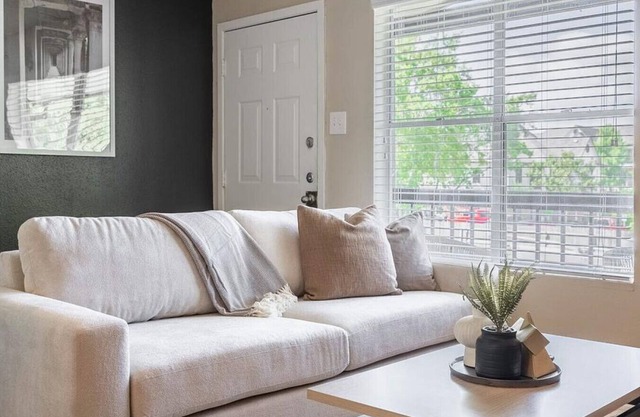 Landing at Bar Harbor Apartment Homes - 1 Bedroom in Downtown Seabrook