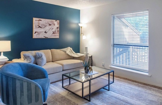 Landing at Echo Trail Apartments - 2 Bedrooms i...