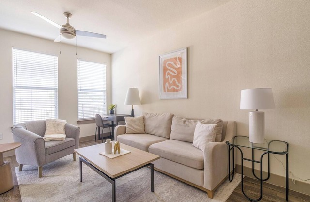 Landing at Enclave at Woodland Lakes - 1 Bedroo...