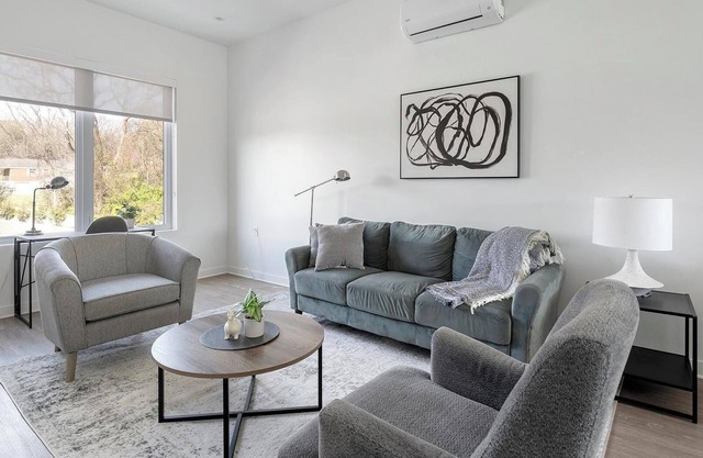 Landing at Flats at Donelson - 2 Bedrooms in Do...