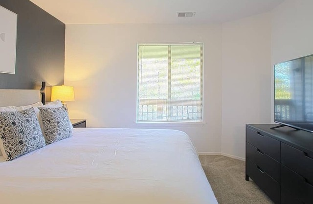 Landing at Hidden Lakes - 2 Bedrooms in Independence Charter Township