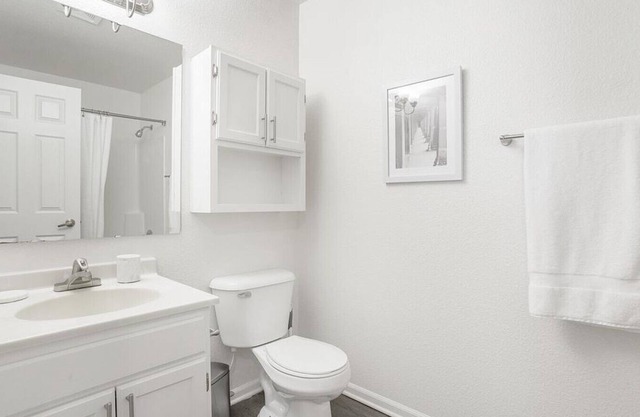 Landing at Island Club - 2 Bedrooms in Downtown Fort Wayne