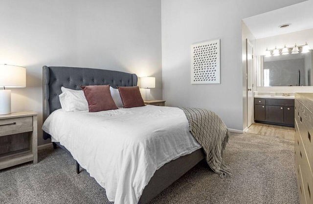 Landing at Saddlebrook at Tates Creek - 2 Bedrooms in Downtown Lexington