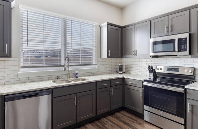 Landing at Stone Lake Townhomes - 3 Bedrooms in...