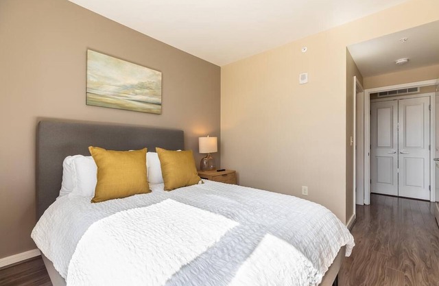 Landing at The Acadia at Metropolitan Park - 1 Bedroom in Pentagon City