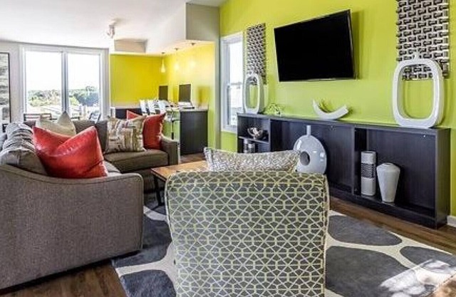 Landing at The Arbours of Hermitage - 2 Bedrooms in Downtown Hermitage