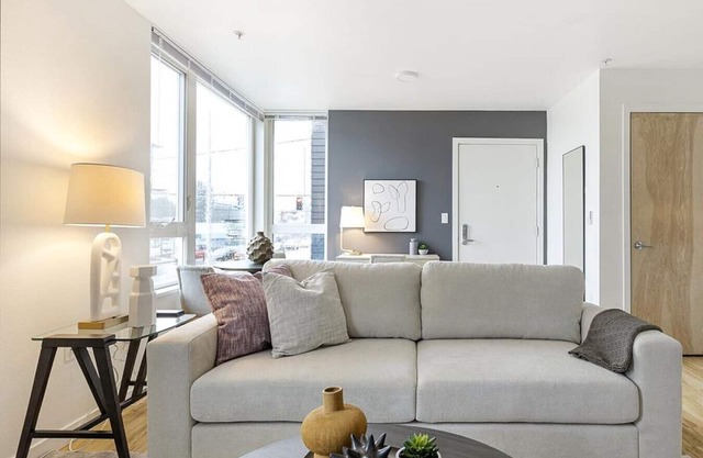 Landing at The Archibald - 1 Bedroom in Downtown Gresham