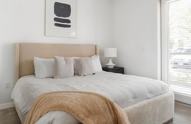 Landing at The Artesian at Bee Cave - 1 Bedroom...