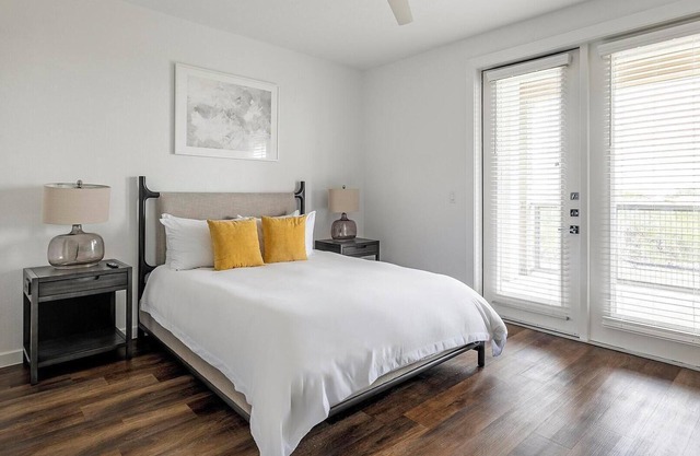 Landing at The Artesian at Bee Cave - 1 Bedroom...