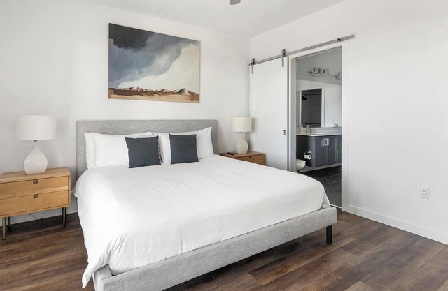 Landing at The Artesian at Bee Cave - 1 Bedroom...