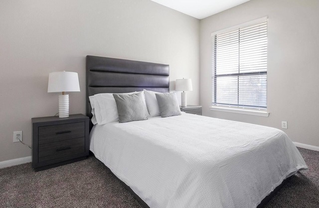 Landing | Beautiful 1BD, Gym, Pool