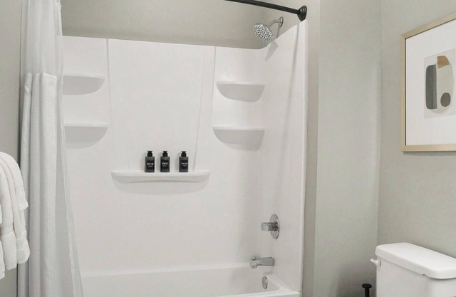 Landing | Beautiful 2BD, Gym, Yoga Studio